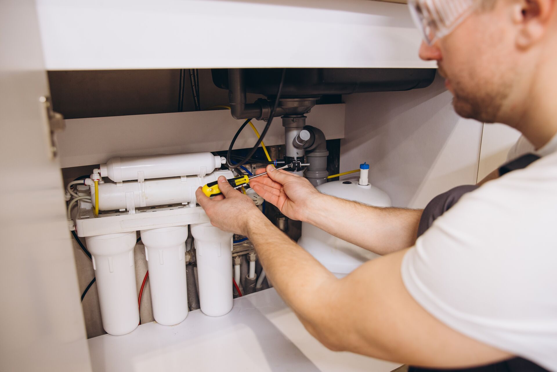 Under-sink reverse osmosis drinking water system